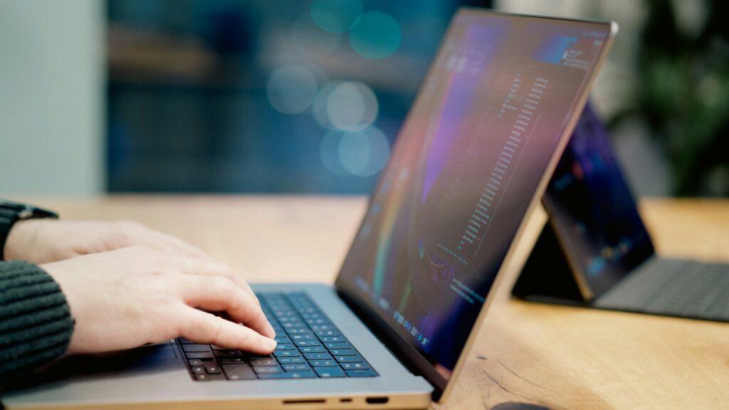 jakub-zerdzicki-e6BOJLBT2Lw-unsplash